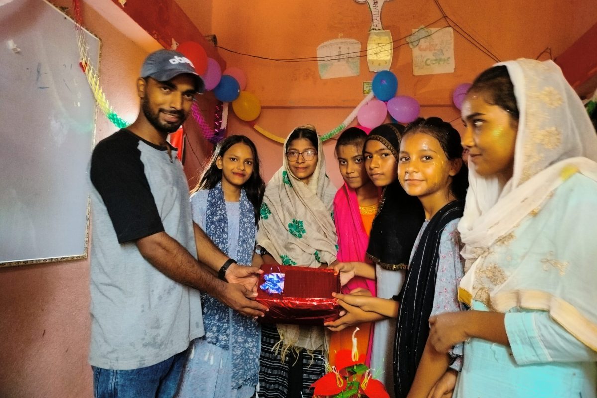 Students give gifts to ataullah sir on teachers day. 2022